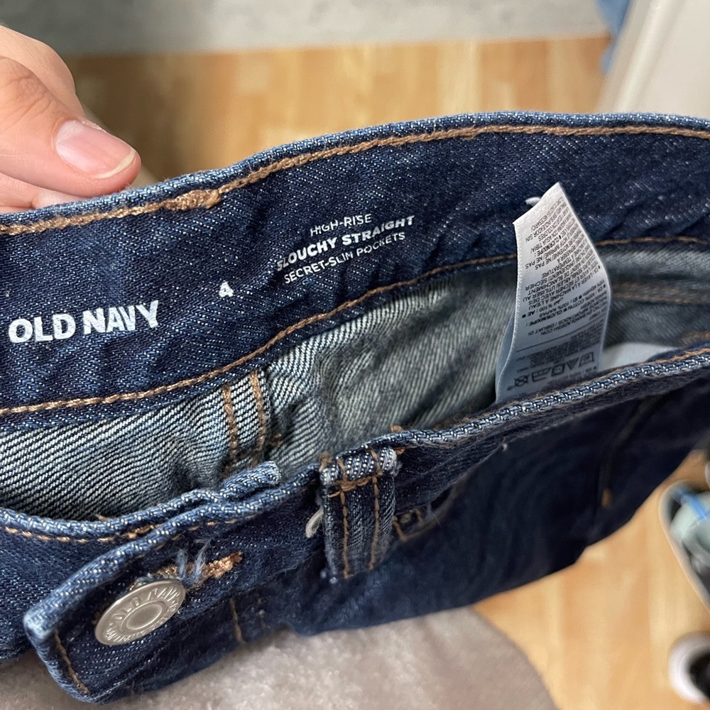 Old Navy High Rise Slouchy Straight Jeans size 4 Never Worn